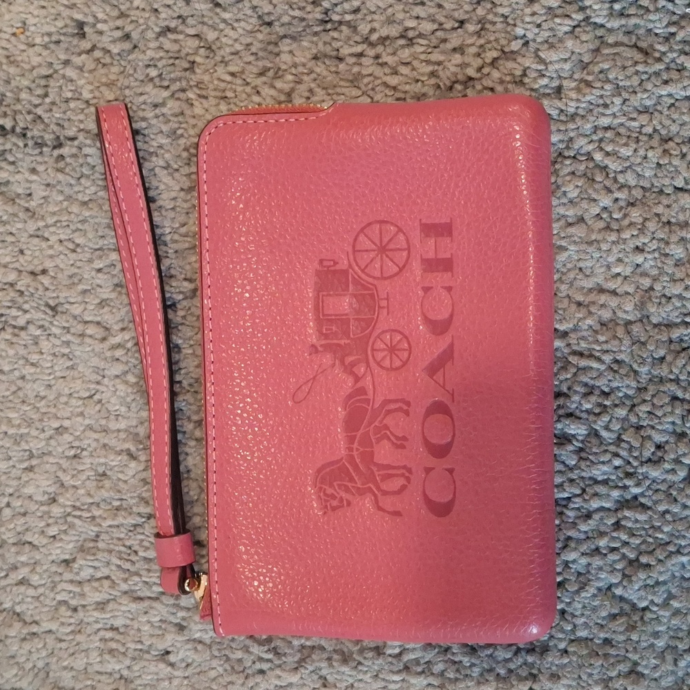 Coach corner zip in pink